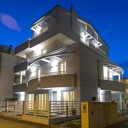 Residenza Riva Azzurra Aparthotel Римини Екстериор снимка