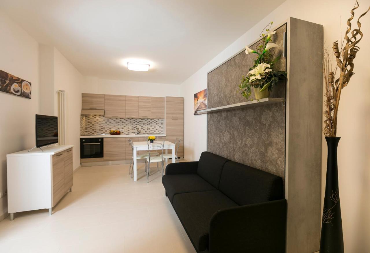 Residenza Riva Azzurra Aparthotel Римини Екстериор снимка