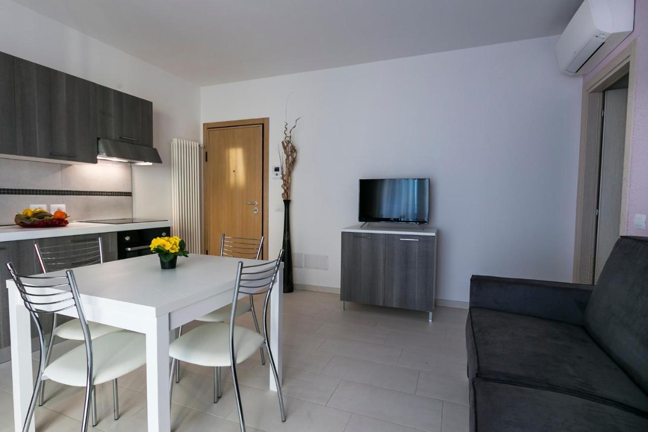 Residenza Riva Azzurra Aparthotel Римини Екстериор снимка